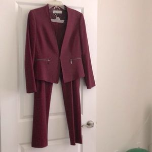 TAHARI Cranberry Pant Suit